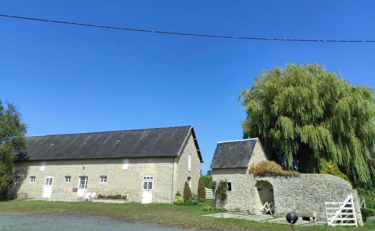 Ferme Fortifiee D Enguenard Formigny Eksteriør billede